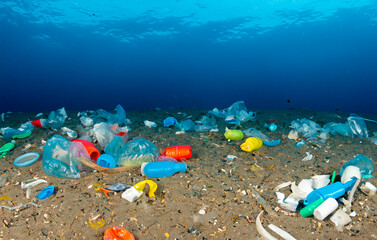 Plastikmüll auf dem Meeresgrund - 788397204