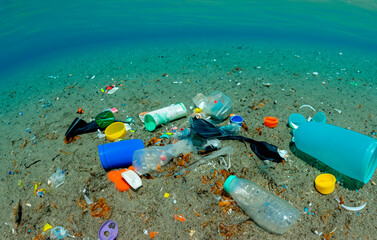 Plastikmüll auf dem Meeresgrund - 788397225