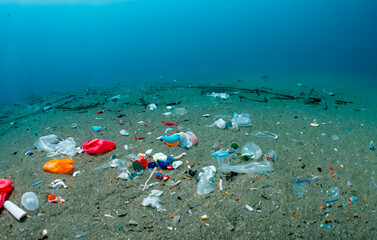 Plastikmüll auf dem Meeresgrund - 788397226