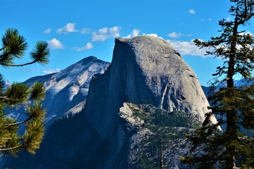 Half Dome - a quartz monzonite batholith at the eastern end of Yosemite Valley, named for its distinct shape (Yosemite National Park, California, United States) - obrazy, fototapety, plakaty