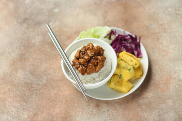 Single Serving Healthy Menu with Rice, Chicken Fillet, Omelet and Vegetables. 