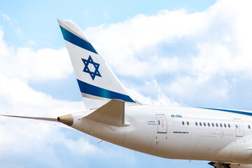 Naklejka premium Toronto, Canada, April 7, 2023; Close up of the tail logo of an EL AL Israel Airlines Boeing 787 Dreamliner landing at Toronto Pearson International Airport YYZ