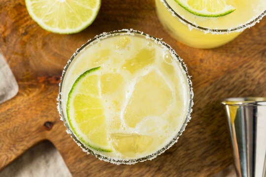 Boozy cold Refreshing Skinny Margarita