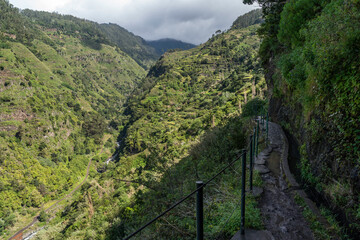Wandern an der Levada do Moinho auf Madeira