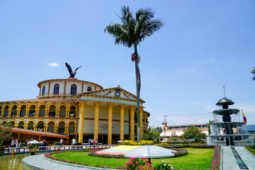Cundinamarca, Colombia 13 de abril de 2024. Parque Jaime Duque cerca de Bogotá con una copia del Taj Mahal, las antiguas siete maravillas y lagos
