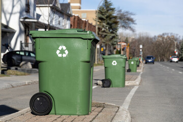 Green recycling bin - 788556829