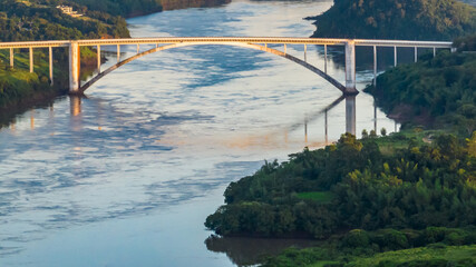 Border between Brazil and Paraguay and connects Foz do Iguaçu to Ciudad del Este. Ponte da Amizade...