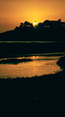 Sunset sur la mer en Grèce