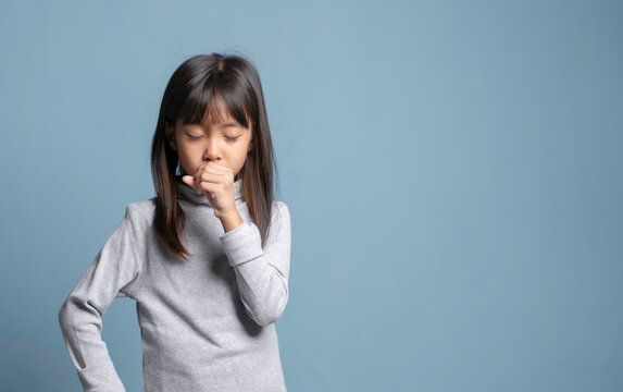 A little girl has a cough and a sore throat.