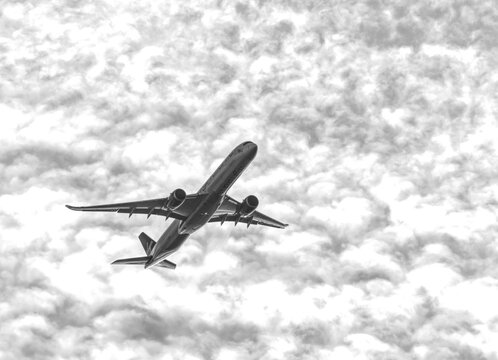 A Virgin Atlantic A350 on approach into the LHR airport.