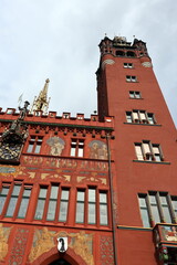 Rotes Rathaus auf dem Marktplatz in Basel