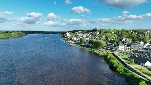 Village de Montsoreau sur les rives de la Loire