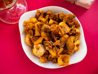 Plexiglas foto achterwand Morros fritos - traditional Spanish meat appetizer served on a plate © JackF