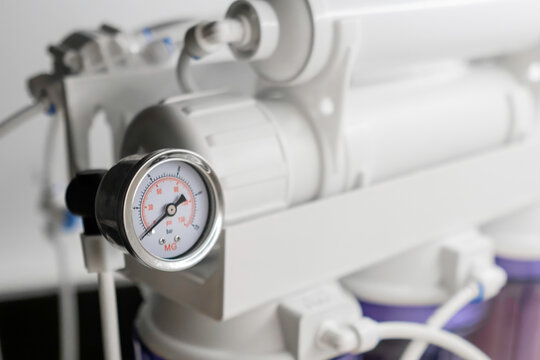 Pressure gauge shows the pressure in the reverse osmosis system. 