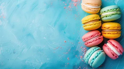 Foto op Plexiglas Colorful macarons arranged diagonally on blue textured background © Татьяна Макарова