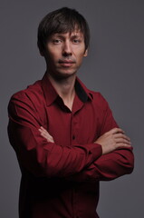 homem de negócios usando camisa social 