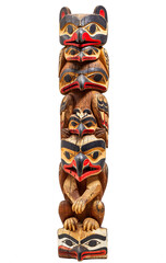 totem indien en bois représentant des animaux colorés - fond blanc