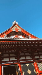 Tokyo, Japon. March 29, 2024: Beautiful colorful landscapes with blue sky at Kaminarimon, the gate...