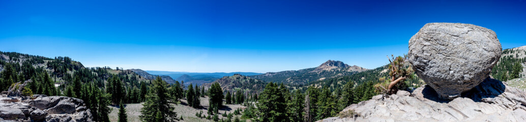 Panoramic view of a boulder at the trailhead parking lot to Bumpass Hell in Lassen Volcanic National Park  - obrazy, fototapety, plakaty