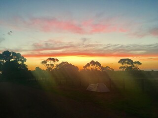 Zelt bei Sonnenaufgang