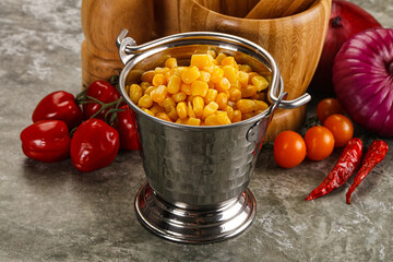 Sweet canned ripe corn grain