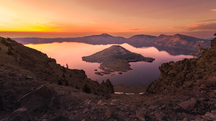 Fototapeta premium Crater Lake Sunrise Panorama