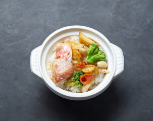 Sea bream and vegetable stone pot rice
