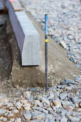 Strassenbau, setzen der Randsteine