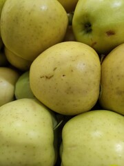 green apples on the market,manzanas verdes en el mercado
