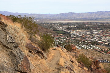 Fototapeta na wymiar The Lykken trail in Palm Springs with great views of the city