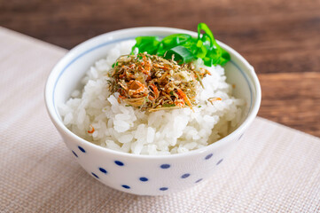 ご飯にのせた海鮮ふりかけ