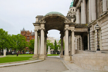 Obraz premium Entrance portal of the Belfast City Hall in Northern Ireland 