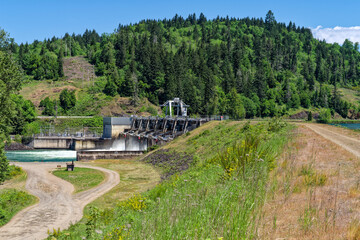 Fototapeta na wymiar A parking area below the Dexter Dam on the Middle Fork Willamette River, Lowell, Oregon, USA