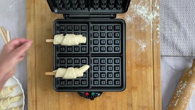 Croffles im Waffeleisen backen