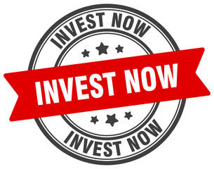 invest now stamp. invest now label on transparent background. round sign