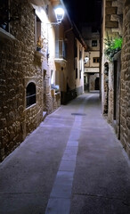 Fototapeta na wymiar A narrow alleyway with brick houses on either side