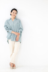 カジュアルなミドル女性