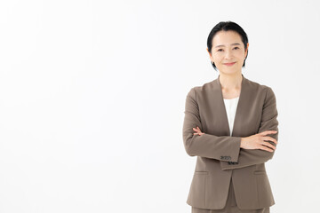 スーツ姿のミドル女性