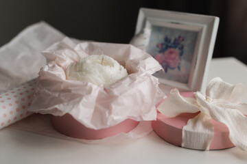 handmade candle in the shape of a flower in a gift box - obrazy, fototapety, plakaty