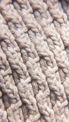 Detalle de jersey de lana blanca con tejido entrelazado