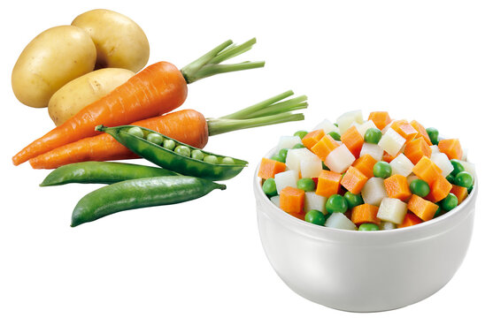 pote com cubos de cenoura, ervilha e cubos de batata cozidos em fundo transparente