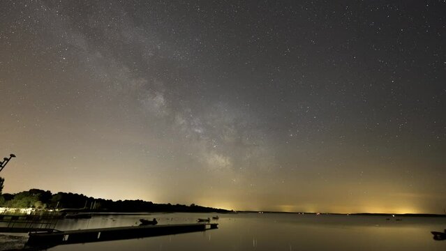 Milky Way timelapse at Lake Biscarosse