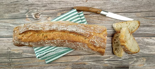 Fotobehang baguette de pain, en gros plan, sur une table  © ALF photo