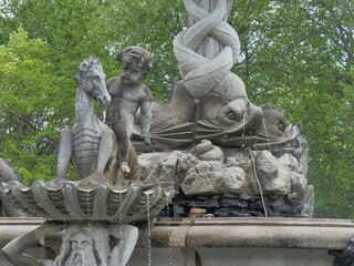 Naklejka premium Détails statues fontaine