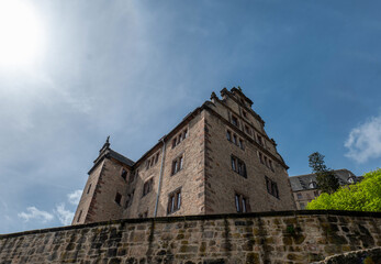 Blick zum Landgrafenschloss &uuml;ber der Altstadt von Marburg