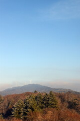 Windräder auf dem Rosskopf in Freiburg im Nebel