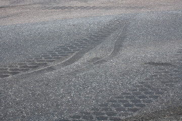 tire tracks 