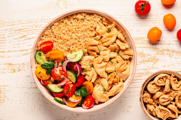 Bowl of quinoa with vegan soy meat and vegetables. - 789509021