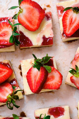 Strawberry cheesecake bars top veiw .style hugge - 789514203