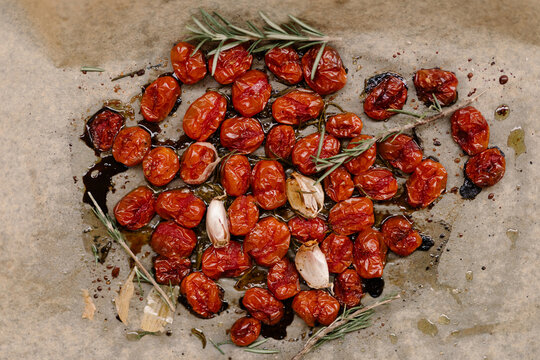 Candied tomatoes bathed in oil with garlic and rosemary